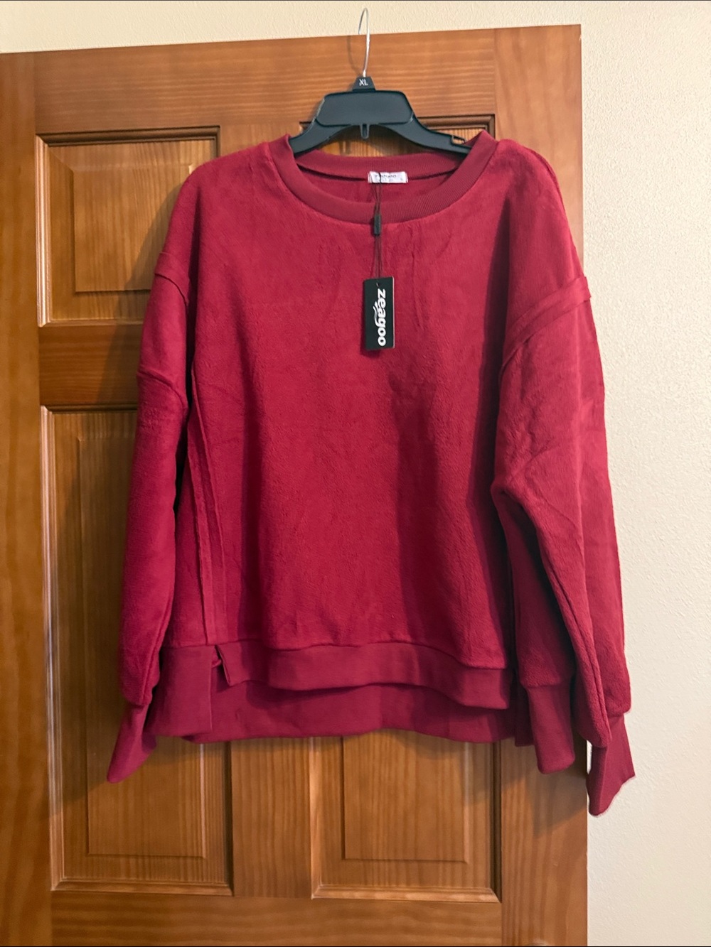 Women's Red Crewneck Pullover Sweatshirt. Brand new size XL